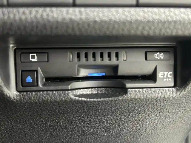 トヨタ ＲＡＶ４ アドベンチャー 熊本県 2022(令4)年 2.2万km アーバンカーキ 禁煙車　/４WD/TRDフロントバンパーガーニッシュ/純正ディスプレイオーディオ（ＡｐｐｌＣａｒＰｌａｙ・ＢＴ・フルセグ・ＵＳＢ）/全周囲カメラ　/社外前後ドライブレコーダー　/ビルトインＥＴＣ　/前後クリアランスソナー　/前席シートヒーター　/ステアリングヒーター/前席エアーシート/運転席パワーシート/メモリシート/パワーバックドア/レーダークルーズコントロール/ブラインドスポットモニター/衝突軽減ブレーキ/レーンキープアシスト/ダウンヒルアシスト/デジタルインナーミラー/ルーフレール/電動パーキング/オートホールド/純正フロアマット/純正19インチAW/オートライト/オートマチックハイビーム/LEDヘッドライト/フォグランプ/スマートキー/プッシュスタート/保証書/取扱説明書