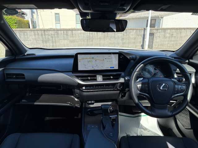 レクサス ＵＸ 250h バージョンC 大阪府 2023(令5)年 1.7万km ソニッククォーツ サンルーフ/純正12.3型ナビ/全方位カメラ/レクサスセーフティシステム/ブラックレザーシート/パワーシート/シートポジションメモリー/シートヒーター/ステアリングヒーター/パドルシフト/革巻きステアリング/ステアリングスイッチ/ビルトインETC2.0/LEDヘッドライト/純正アルミホイール/スマートキー×2