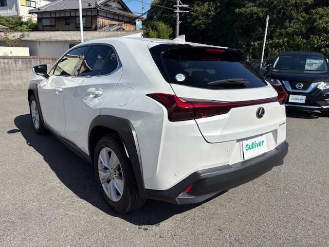 レクサス ＵＸ 250h バージョンC 大阪府 2023(令5)年 1.7万km ソニッククォーツ サンルーフ/純正12.3型ナビ/全方位カメラ/レクサスセーフティシステム/ブラックレザーシート/パワーシート/シートポジションメモリー/シートヒーター/ステアリングヒーター/パドルシフト/革巻きステアリング/ステアリングスイッチ/ビルトインETC2.0/LEDヘッドライト/純正アルミホイール/スマートキー×2