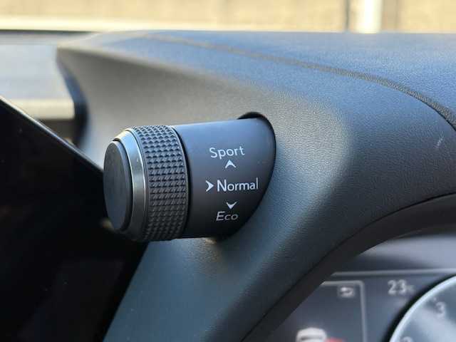 レクサス ＵＸ 250h バージョンC 大阪府 2023(令5)年 1.7万km ソニッククォーツ サンルーフ/純正12.3型ナビ/全方位カメラ/レクサスセーフティシステム/ブラックレザーシート/パワーシート/シートポジションメモリー/シートヒーター/ステアリングヒーター/パドルシフト/革巻きステアリング/ステアリングスイッチ/ビルトインETC2.0/LEDヘッドライト/純正アルミホイール/スマートキー×2