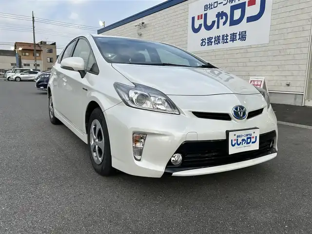 トヨタ プリウス S 群馬県 2014(平26)年 9.5万km ホワイトパールクリスタルシャイン (株)IDOMが運営する【じしゃロン伊勢崎店】の自社ローン専用車両になりますこちらは現金またはオートローンご利用時の価格です。自社ローンご希望の方は別途その旨お申付け下さい/純正SDナビゲーション/バックカメラ/CD/SD/BT/ワンセグTV/ビルトインETC/HIDヘッドライト/フォグライト/オートライト/純正フロアマット