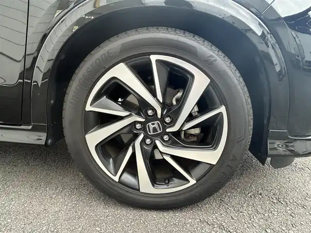 ホンダ ヴェゼル ハイブリッド RS ホンダセンシング 長崎県 2019(令1)年 6.3万km クリスタルブラックパール 純正8インチナビ/（CD/DVD/BT/フルセグ）/バックカメラ/衝突軽減システム/レーンアシスト/ハーフレザーシート/シートヒーター/パドルシフト/レーダークルーズ/ETC/オートライト/純正18インチAW