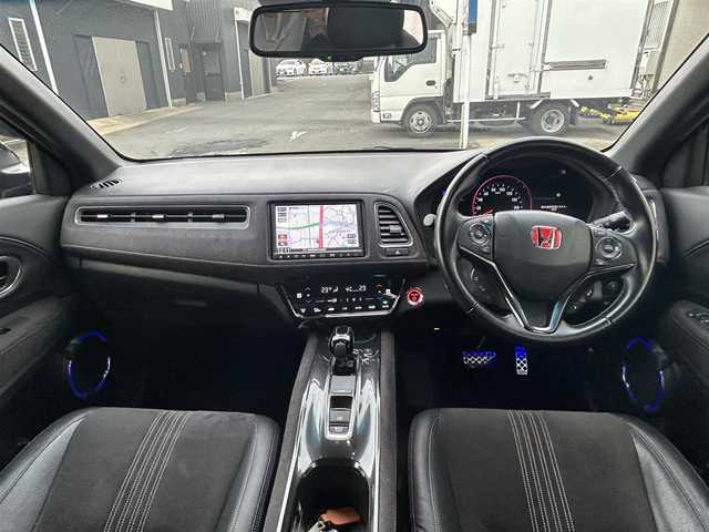 ホンダ ヴェゼル ハイブリッド RS ホンダセンシング 長崎県 2019(令1)年 6.3万km クリスタルブラックパール 純正8インチナビ/（CD/DVD/BT/フルセグ）/バックカメラ/衝突軽減システム/レーンアシスト/ハーフレザーシート/シートヒーター/パドルシフト/レーダークルーズ/ETC/オートライト/純正18インチAW