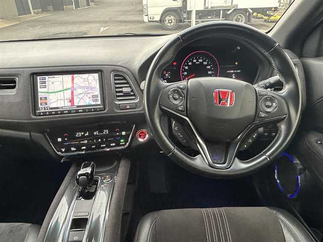 ホンダ ヴェゼル ハイブリッド RS ホンダセンシング 長崎県 2019(令1)年 6.3万km クリスタルブラックパール 純正8インチナビ/（CD/DVD/BT/フルセグ）/バックカメラ/衝突軽減システム/レーンアシスト/ハーフレザーシート/シートヒーター/パドルシフト/レーダークルーズ/ETC/オートライト/純正18インチAW