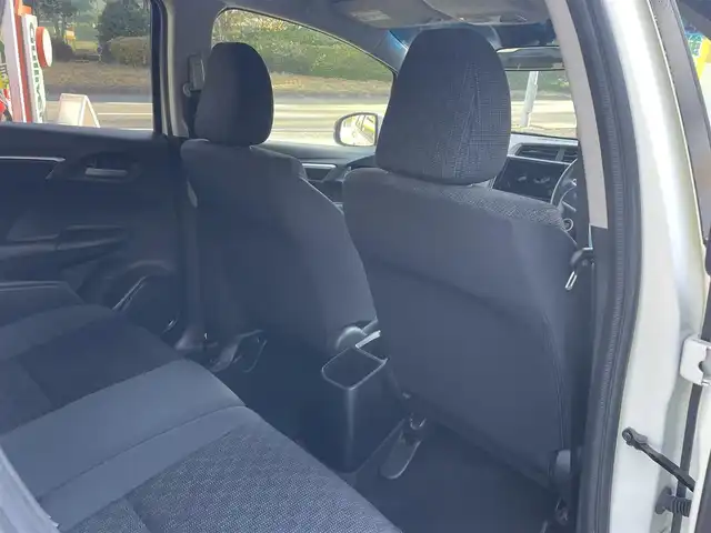 ホンダ フィット 13G Fパッケージ 神奈川県 2015(平27)年 1.5万km プレミアムホワイトパール ワンオーナー/CTBA/プッシュスタート/スマートキー/保証書/取扱説明書/スペアキー×１