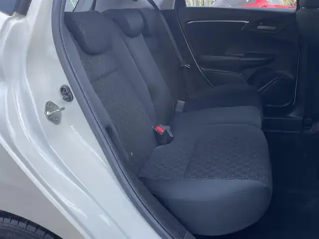 ホンダ フィット 13G Fパッケージ 神奈川県 2015(平27)年 1.5万km プレミアムホワイトパール ワンオーナー/CTBA/プッシュスタート/スマートキー/保証書/取扱説明書/スペアキー×１