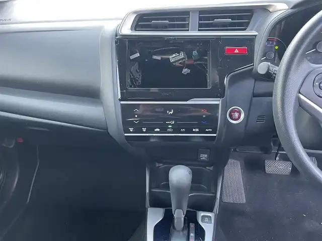 ホンダ フィット 13G Fパッケージ 神奈川県 2015(平27)年 1.5万km プレミアムホワイトパール ワンオーナー/CTBA/プッシュスタート/スマートキー/保証書/取扱説明書/スペアキー×１