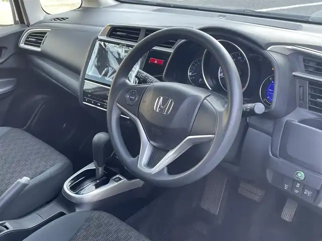 ホンダ フィット 13G Fパッケージ 神奈川県 2015(平27)年 1.5万km プレミアムホワイトパール ワンオーナー/CTBA/プッシュスタート/スマートキー/保証書/取扱説明書/スペアキー×１