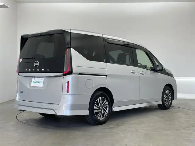 日産 セレナ ハイウェイスター V 埼玉県 2024(令6)年 0.9万km ブリリアントシルバー プロパイロット　純正１２．３インチナビ　アラウンドビューモニター　ＢＳＩ　ビルトインＥＴＣ２．０　前後ドライブレコーダー　レーダークルーズ　インテリジェントルームミラー　ワイヤレス充電　ＨＤＭＩ　ＴＶ