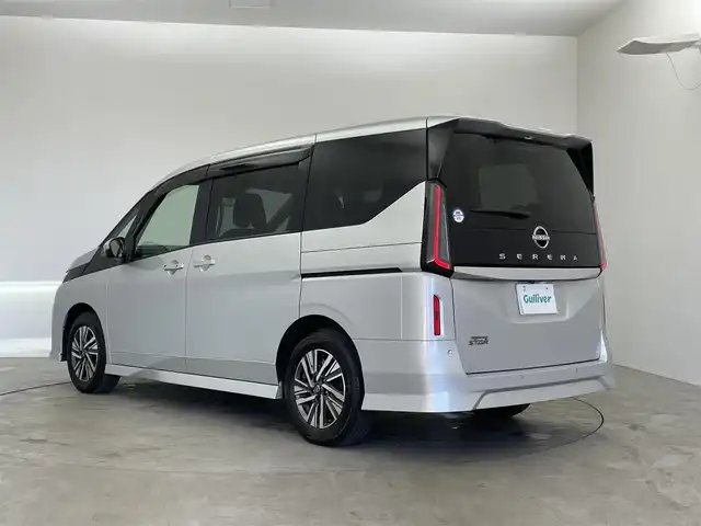 日産 セレナ ハイウェイスター V 埼玉県 2024(令6)年 0.9万km ブリリアントシルバー プロパイロット　純正１２．３インチナビ　アラウンドビューモニター　ＢＳＩ　ビルトインＥＴＣ２．０　前後ドライブレコーダー　レーダークルーズ　インテリジェントルームミラー　ワイヤレス充電　ＨＤＭＩ　ＴＶ