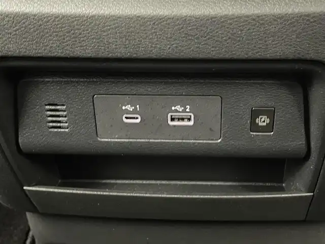 日産 セレナ ハイウェイスター V 埼玉県 2024(令6)年 0.9万km ブリリアントシルバー プロパイロット　純正１２．３インチナビ　アラウンドビューモニター　ＢＳＩ　ビルトインＥＴＣ２．０　前後ドライブレコーダー　レーダークルーズ　インテリジェントルームミラー　ワイヤレス充電　ＨＤＭＩ　ＴＶ