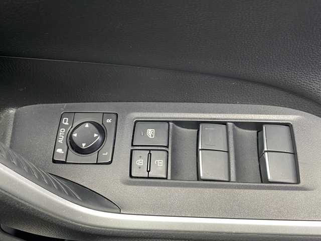 トヨタ ＲＡＶ４ G Zパッケージ 千葉県 2020(令2)年 4万km アティチュードブラックマイカ サンルーフ/純正SDナビ　/Bluetooth/CD/DVD/SD/フルセグ/トヨタセーフティセンス　/プリクラッシュ/レーントレーシング/オートハイビーム/レーダークルーズコントロール/クリアランスソナー/リアクロストラフィックアラート/パーキングサポートブレーキ/ロードサインアシスト/ブラインドスポットモニター/ビルトインＥＴＣ２．０　/レザーシート　/パワーシート　/バックカメラ　/ドライブレコーダー前後/電子パーキング　/ブレーキホールド　/シートヒーター　/シートメモリー　/パワーバックドア　/ドアバイザー/置くだけ充電/タイプA充電サポート/連動電動格納ミラー/ステアリングヒーター/ステアリングスイッチ/ダウンヒルアシスト/MT付AT/LEDヘッドライト/LEDフォグライト/純正アルミホイール/サングラスホルダー/４WD