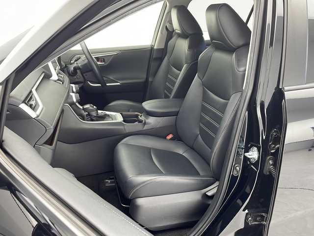 トヨタ ＲＡＶ４ G Zパッケージ 千葉県 2020(令2)年 4万km アティチュードブラックマイカ サンルーフ/純正SDナビ　/Bluetooth/CD/DVD/SD/フルセグ/トヨタセーフティセンス　/プリクラッシュ/レーントレーシング/オートハイビーム/レーダークルーズコントロール/クリアランスソナー/リアクロストラフィックアラート/パーキングサポートブレーキ/ロードサインアシスト/ブラインドスポットモニター/ビルトインＥＴＣ２．０　/レザーシート　/パワーシート　/バックカメラ　/ドライブレコーダー前後/電子パーキング　/ブレーキホールド　/シートヒーター　/シートメモリー　/パワーバックドア　/ドアバイザー/置くだけ充電/タイプA充電サポート/連動電動格納ミラー/ステアリングヒーター/ステアリングスイッチ/ダウンヒルアシスト/MT付AT/LEDヘッドライト/LEDフォグライト/純正アルミホイール/サングラスホルダー/４WD