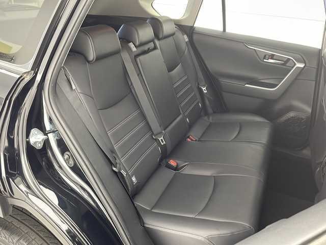 トヨタ ＲＡＶ４ G Zパッケージ 千葉県 2020(令2)年 4万km アティチュードブラックマイカ サンルーフ/純正SDナビ　/Bluetooth/CD/DVD/SD/フルセグ/トヨタセーフティセンス　/プリクラッシュ/レーントレーシング/オートハイビーム/レーダークルーズコントロール/クリアランスソナー/リアクロストラフィックアラート/パーキングサポートブレーキ/ロードサインアシスト/ブラインドスポットモニター/ビルトインＥＴＣ２．０　/レザーシート　/パワーシート　/バックカメラ　/ドライブレコーダー前後/電子パーキング　/ブレーキホールド　/シートヒーター　/シートメモリー　/パワーバックドア　/ドアバイザー/置くだけ充電/タイプA充電サポート/連動電動格納ミラー/ステアリングヒーター/ステアリングスイッチ/ダウンヒルアシスト/MT付AT/LEDヘッドライト/LEDフォグライト/純正アルミホイール/サングラスホルダー/４WD