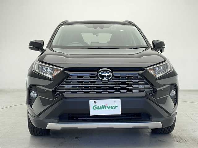 トヨタ ＲＡＶ４ G Zパッケージ 千葉県 2020(令2)年 4万km アティチュードブラックマイカ サンルーフ/純正SDナビ　/Bluetooth/CD/DVD/SD/フルセグ/トヨタセーフティセンス　/プリクラッシュ/レーントレーシング/オートハイビーム/レーダークルーズコントロール/クリアランスソナー/リアクロストラフィックアラート/パーキングサポートブレーキ/ロードサインアシスト/ブラインドスポットモニター/ビルトインＥＴＣ２．０　/レザーシート　/パワーシート　/バックカメラ　/ドライブレコーダー前後/電子パーキング　/ブレーキホールド　/シートヒーター　/シートメモリー　/パワーバックドア　/ドアバイザー/置くだけ充電/タイプA充電サポート/連動電動格納ミラー/ステアリングヒーター/ステアリングスイッチ/ダウンヒルアシスト/MT付AT/LEDヘッドライト/LEDフォグライト/純正アルミホイール/サングラスホルダー/４WD
