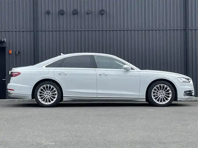 アウディ Ａ８ 55TFSIクワトロ 福島県 2019(平31)年 4.6万km グレイシアホワイトメタリック 純正ナビ(BT/USB)/フルセグTV/バックカメラ/360°/パドルシフト/LEDオートライト/ステアリングスイッチ/前後ドライブレコーダー/ビルトインETC2.0/追従クルーズコントロール/前席シートベンチレーション/全席シートヒーター/リア3面電動シェード/全席パワーシート/電子パーキングブレーキ/オートブレーキホールド/オートワイパー/全席独立オートエアコン/パワーバックドア/レザーシート/革巻ステアリング/アイドリングストップ/純正19AW/シートマッサージ機能/トランクスルー