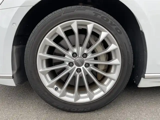 アウディ Ａ８ 55TFSIクワトロ 福島県 2019(平31)年 4.6万km グレイシアホワイトメタリック 純正ナビ(BT/USB)/フルセグTV/バックカメラ/360°/パドルシフト/LEDオートライト/ステアリングスイッチ/前後ドライブレコーダー/ビルトインETC2.0/追従クルーズコントロール/前席シートベンチレーション/全席シートヒーター/リア3面電動シェード/全席パワーシート/電子パーキングブレーキ/オートブレーキホールド/オートワイパー/全席独立オートエアコン/パワーバックドア/レザーシート/革巻ステアリング/アイドリングストップ/純正19AW/シートマッサージ機能/トランクスルー