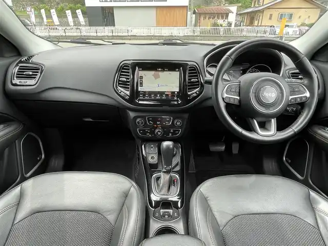クライスラー・ジープ ジープ コンパス リミテッド 栃木県 2019(平31)年 4.6万km パール 純正メモリナビ/AM FM TV AUX BT/バックカメラ/オート４WD/追従式クルーズコントロール/ETC/電動リアゲート/前後ドライブレコーダー/純正フロアマット/前席シートヒーター/ハーフレザー/純正アルミホイール/コーナーセンサー/オートライト
