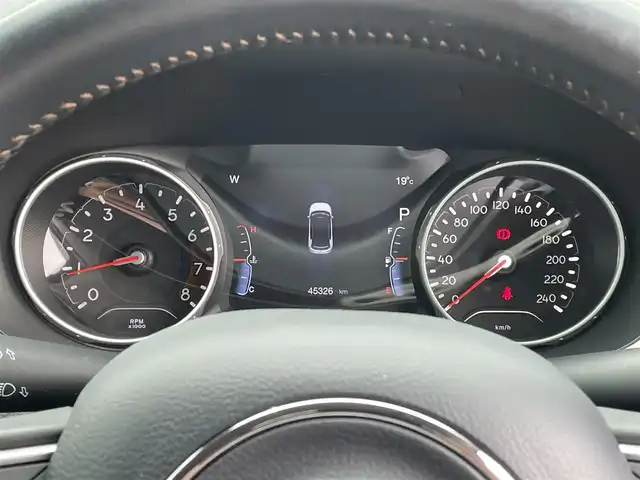 クライスラー・ジープ ジープ コンパス リミテッド 栃木県 2019(平31)年 4.6万km パール 純正メモリナビ/AM FM TV AUX BT/バックカメラ/オート４WD/追従式クルーズコントロール/ETC/電動リアゲート/前後ドライブレコーダー/純正フロアマット/前席シートヒーター/ハーフレザー/純正アルミホイール/コーナーセンサー/オートライト