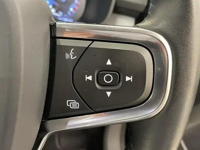 ボルボ ＸＣ４０ 岡山県 2020(令2)年 4.9万km 黒Ⅱ 純正SENSUSナビ　/３６０°カメラ　/アップルカープレイ　/Bluetooth/ドラレコ（純正）/シートヒーター　/ステアリングヒーター　/City Safety/Lane keeping Aid/Road Sign Information/Drive Alert/自動防眩ミラー/ブレーキAH/オートライト/オートワイパー/オートハイビーム/パノラマガラスSR/ワイヤレスチャージ/ステアリングS/W/PTG