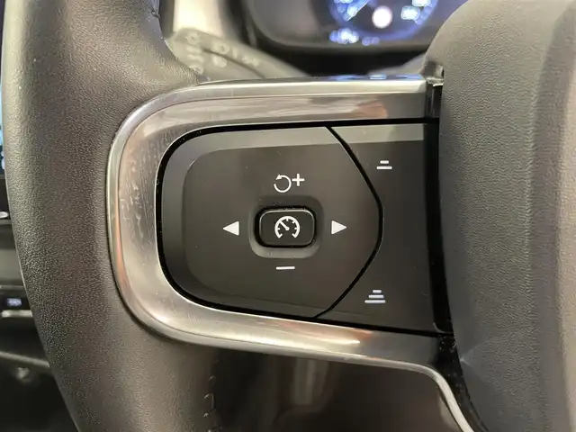 ボルボ ＸＣ４０ 岡山県 2020(令2)年 4.9万km 黒Ⅱ 純正SENSUSナビ　/３６０°カメラ　/アップルカープレイ　/Bluetooth/ドラレコ（純正）/シートヒーター　/ステアリングヒーター　/City Safety/Lane keeping Aid/Road Sign Information/Drive Alert/自動防眩ミラー/ブレーキAH/オートライト/オートワイパー/オートハイビーム/パノラマガラスSR/ワイヤレスチャージ/ステアリングS/W/PTG