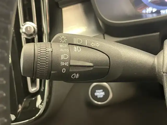 ボルボ ＸＣ４０ 岡山県 2020(令2)年 4.9万km 黒Ⅱ 純正SENSUSナビ　/３６０°カメラ　/アップルカープレイ　/Bluetooth/ドラレコ（純正）/シートヒーター　/ステアリングヒーター　/City Safety/Lane keeping Aid/Road Sign Information/Drive Alert/自動防眩ミラー/ブレーキAH/オートライト/オートワイパー/オートハイビーム/パノラマガラスSR/ワイヤレスチャージ/ステアリングS/W/PTG