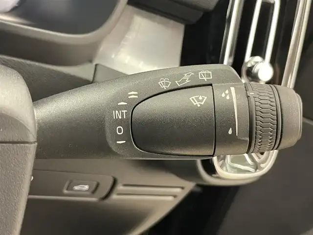 ボルボ ＸＣ４０ 岡山県 2020(令2)年 4.9万km 黒Ⅱ 純正SENSUSナビ　/３６０°カメラ　/アップルカープレイ　/Bluetooth/ドラレコ（純正）/シートヒーター　/ステアリングヒーター　/City Safety/Lane keeping Aid/Road Sign Information/Drive Alert/自動防眩ミラー/ブレーキAH/オートライト/オートワイパー/オートハイビーム/パノラマガラスSR/ワイヤレスチャージ/ステアリングS/W/PTG