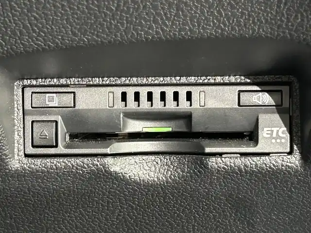 トヨタ プリウス A ツーリングセレクション 愛知県 2018(平30)年 2.3万km ホワイトパールクリスタルシャイン 純正９インチナビ/プリクラッシュセーフティ/レーダークルーズコントロール/レーンキープアシスト/アドバンストパーク/ブラインドスポットモニター/クリアランスソナー/先行車発進告知/ヘッドアップディスプレイ/シートヒーター/ドライブレコーダー/ビルトインETC/バックカメラ/純正フロアマット/ISOFIX