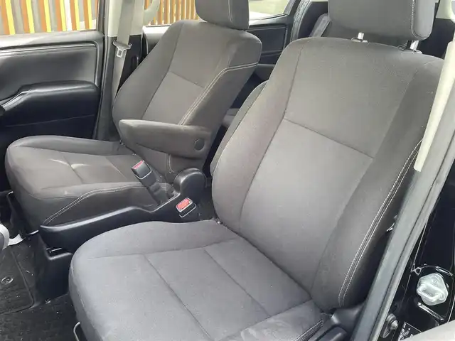 トヨタ エスクァイア Xi 千葉県 2015(平27)年 13万km ブラック (株)IDOMが運営する【じしゃロン八千代店】の自社ローン対象車両になります。こちらは現金またはオートローンご利用時の価格です。自社ローンご希望の方は別途その旨お申付け下さい/Bluetooth接続/フルセグナビ/片側パワースライドドア