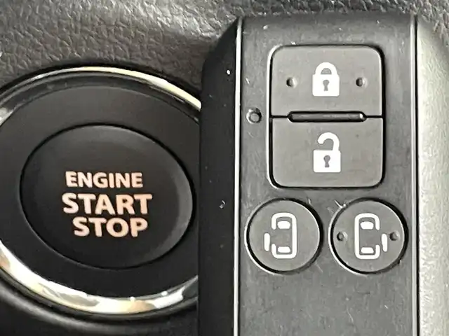 スズキ スペーシア カスタム HYBRID XS 熊本県 2024(令6)年 1.2万km ブルーイッシュブラックパール3 純正ディスプレイオーディオ　/全周囲カメラ　/両側パワースライドドア　/前席シートヒーター　/ステアリングヒーター/スズキセーフティサポート/・デュアルセンサーブレーキサポート/・誤発進制御機能/・後方誤発進抑制機能/・車線逸脱警報/・車線逸脱抑制機能/・ふらつき警報機能/・車線維持支援システム/・先行車発進お知らせ機能/・標識認識システム/・レーダークルーズコントロール/衝突軽減ブレーキ　/アイドリングストップ　/横滑り防止　/社外フロアマット/純正１５インチAW/オートライト　/ＬＥＤヘッドライト/スマートキー/プッシュスタート
