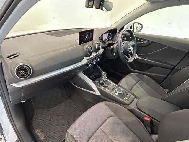 アウディ Ｑ２ 3.5TFSI シリンダーオンデマンドスポーツ 熊本県 2019(平31)年 5.6万km グレイシアホワイトメタリック 純正ナビ（Bluetooth、USB、地デジ）/バックカメラ/パワーバックドア/コーナーセンサー/シートヒーター/純正15インチアルミホイール/LEDヘッドライト/ETC