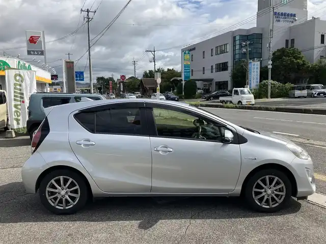 トヨタ アクア S 広島県 2015(平27)年 9万km シルバーM 純正ディーラーナビ/ワンセグTV/Bluetooth/社外15インチアルミ/ETC/キーレスキー/取扱説明書/スペアキー