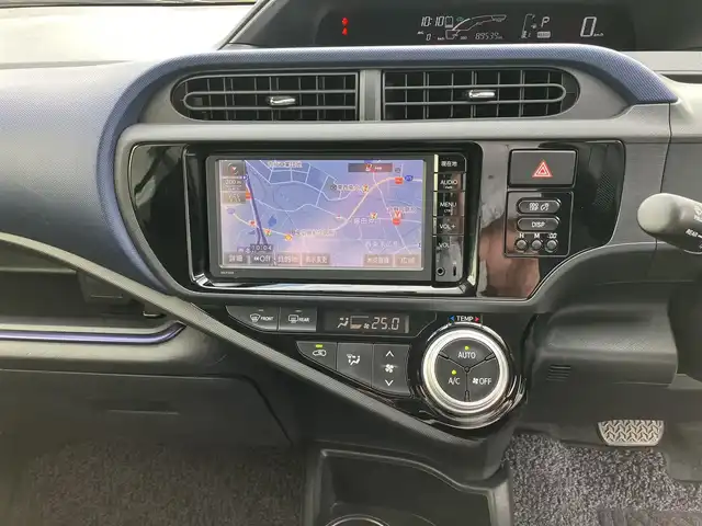 トヨタ アクア S 広島県 2015(平27)年 9万km シルバーM 純正ディーラーナビ/ワンセグTV/Bluetooth/社外15インチアルミ/ETC/キーレスキー/取扱説明書/スペアキー