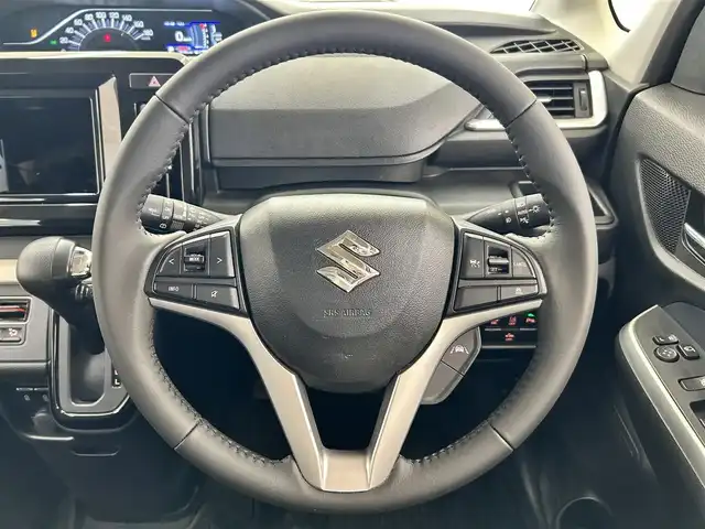スズキ ソリオ HV MZ 道央・札幌 2023(令5)年 7.9万km ピュアホワイトP ・ワンオーナー/・衝突軽減ブレーキ/・横滑り防止装置/・車線逸脱警報/・アイドリングストップ/・ヘッドアップディスプレイ/・レーダークルーズコントロール/・両側パワースライドドア/・前席シートヒーター/・ミラーヒーター/・ＥＴＣ/・純正15インチＡＷ/・プッシュスタート/・スマートキー/オーディオレス車両