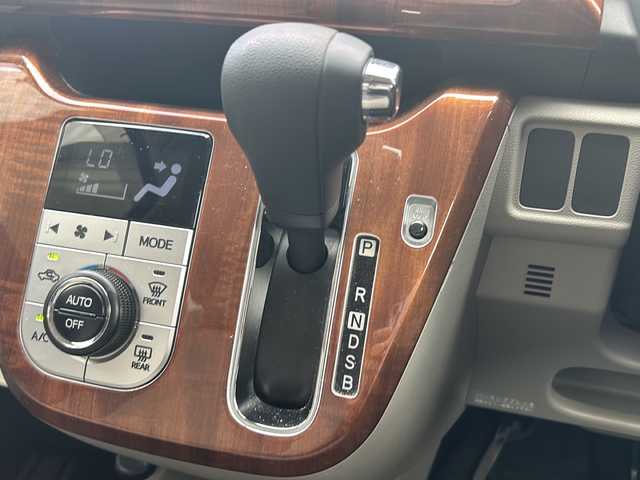 ダイハツ キャスト スタイル X 沖縄県 2017(平29)年 7.5万km ファイアークォーツレッドM 純正ナビ/（ＡＭ／ＦＭ／ＣＤ／ＤＶＤ／ＢＴ）　/フルセグＴＶ　/バックモニター　/ＥＴＣ　/横滑り防止機能　　/純正フロアマット　/オートライト　/アイドリングストップ　/ダブルエアバッグ