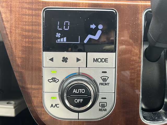 ダイハツ キャスト スタイル X 沖縄県 2017(平29)年 7.5万km ファイアークォーツレッドM 純正ナビ/（ＡＭ／ＦＭ／ＣＤ／ＤＶＤ／ＢＴ）　/フルセグＴＶ　/バックモニター　/ＥＴＣ　/横滑り防止機能　　/純正フロアマット　/オートライト　/アイドリングストップ　/ダブルエアバッグ