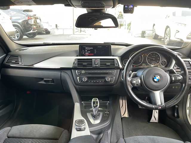 ＢＭＷ ３２０ｄ Mスポーツ 京都府 2015(平27)年 6.9万km アルピンホワイトⅢ 8.8インチ純正ナビ/Bluetooth　Audio/SD/AUX/CD/DVD/バックカメラ/レーダークルーズコントロール/パドルシフト/ステアリングスイッチ/純正ドライブレコーダー(ND-DVR40)/ビルトインETC/プッシュスタート/電格ウィンカーミラー/オールオートパワーウィンドウ/社外エアロ(フロント、リアスポイラー)/純正AW/禁煙車/保証書/取説