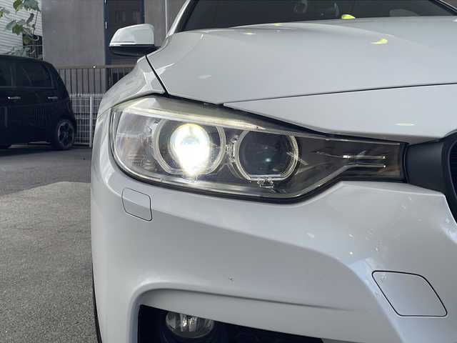 ＢＭＷ ３２０ｄ Mスポーツ 京都府 2015(平27)年 6.9万km アルピンホワイトⅢ 8.8インチ純正ナビ/Bluetooth　Audio/SD/AUX/CD/DVD/バックカメラ/レーダークルーズコントロール/パドルシフト/ステアリングスイッチ/純正ドライブレコーダー(ND-DVR40)/ビルトインETC/プッシュスタート/電格ウィンカーミラー/オールオートパワーウィンドウ/社外エアロ(フロント、リアスポイラー)/純正AW/禁煙車/保証書/取説