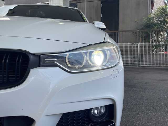 ＢＭＷ ３２０ｄ Mスポーツ 京都府 2015(平27)年 6.9万km アルピンホワイトⅢ 8.8インチ純正ナビ/Bluetooth　Audio/SD/AUX/CD/DVD/バックカメラ/レーダークルーズコントロール/パドルシフト/ステアリングスイッチ/純正ドライブレコーダー(ND-DVR40)/ビルトインETC/プッシュスタート/電格ウィンカーミラー/オールオートパワーウィンドウ/社外エアロ(フロント、リアスポイラー)/純正AW/禁煙車/保証書/取説