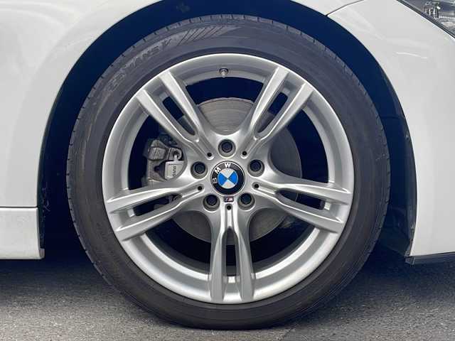 ＢＭＷ ３２０ｄ Mスポーツ 京都府 2015(平27)年 6.9万km アルピンホワイトⅢ 8.8インチ純正ナビ/Bluetooth　Audio/SD/AUX/CD/DVD/バックカメラ/レーダークルーズコントロール/パドルシフト/ステアリングスイッチ/純正ドライブレコーダー(ND-DVR40)/ビルトインETC/プッシュスタート/電格ウィンカーミラー/オールオートパワーウィンドウ/社外エアロ(フロント、リアスポイラー)/純正AW/禁煙車/保証書/取説