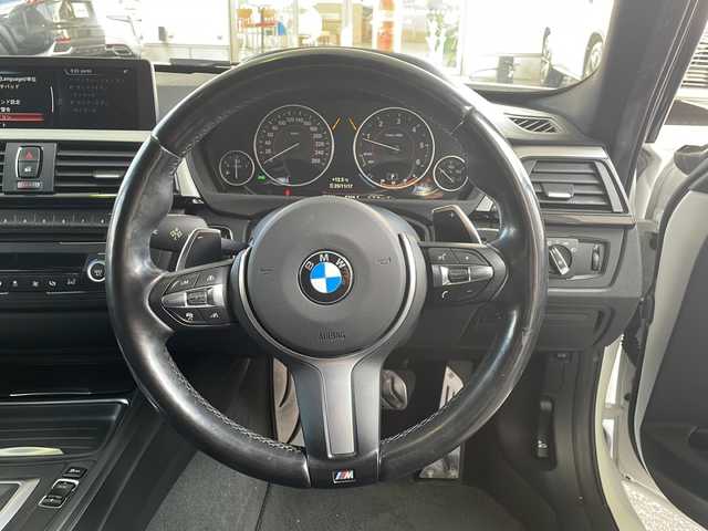 ＢＭＷ ３２０ｄ Mスポーツ 京都府 2015(平27)年 6.9万km アルピンホワイトⅢ 8.8インチ純正ナビ/Bluetooth　Audio/SD/AUX/CD/DVD/バックカメラ/レーダークルーズコントロール/パドルシフト/ステアリングスイッチ/純正ドライブレコーダー(ND-DVR40)/ビルトインETC/プッシュスタート/電格ウィンカーミラー/オールオートパワーウィンドウ/社外エアロ(フロント、リアスポイラー)/純正AW/禁煙車/保証書/取説