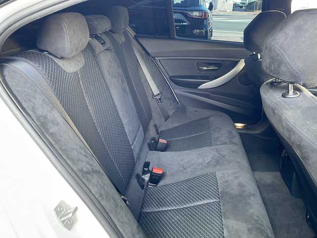 ＢＭＷ ３２０ｄ Mスポーツ 京都府 2015(平27)年 6.9万km アルピンホワイトⅢ 8.8インチ純正ナビ/Bluetooth　Audio/SD/AUX/CD/DVD/バックカメラ/レーダークルーズコントロール/パドルシフト/ステアリングスイッチ/純正ドライブレコーダー(ND-DVR40)/ビルトインETC/プッシュスタート/電格ウィンカーミラー/オールオートパワーウィンドウ/社外エアロ(フロント、リアスポイラー)/純正AW/禁煙車/保証書/取説