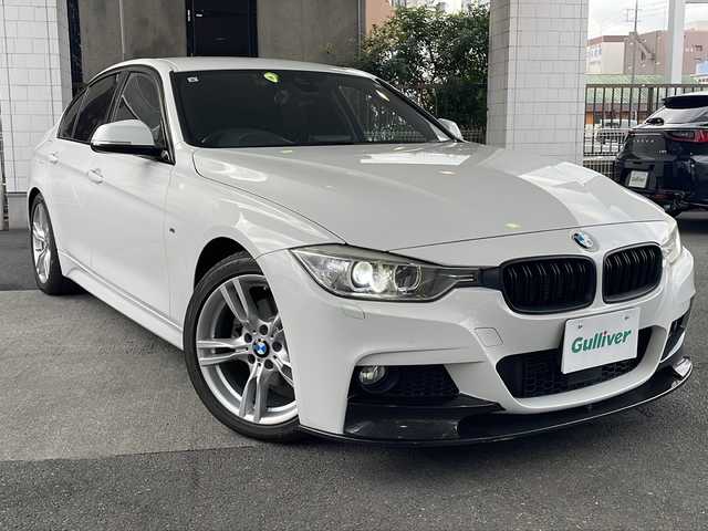 ＢＭＷ ３２０ｄ Mスポーツ 京都府 2015(平27)年 6.9万km アルピンホワイトⅢ 8.8インチ純正ナビ/Bluetooth　Audio/SD/AUX/CD/DVD/バックカメラ/レーダークルーズコントロール/パドルシフト/ステアリングスイッチ/純正ドライブレコーダー(ND-DVR40)/ビルトインETC/プッシュスタート/電格ウィンカーミラー/オールオートパワーウィンドウ/社外エアロ(フロント、リアスポイラー)/純正AW/禁煙車/保証書/取説