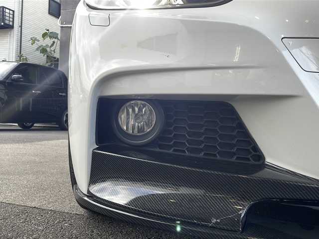 ＢＭＷ ３２０ｄ Mスポーツ 京都府 2015(平27)年 6.9万km アルピンホワイトⅢ 8.8インチ純正ナビ/Bluetooth　Audio/SD/AUX/CD/DVD/バックカメラ/レーダークルーズコントロール/パドルシフト/ステアリングスイッチ/純正ドライブレコーダー(ND-DVR40)/ビルトインETC/プッシュスタート/電格ウィンカーミラー/オールオートパワーウィンドウ/社外エアロ(フロント、リアスポイラー)/純正AW/禁煙車/保証書/取説