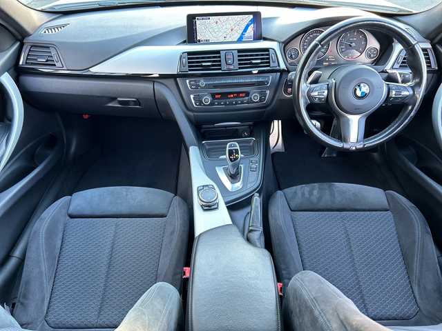 ＢＭＷ ３２０ｄ Mスポーツ 岐阜県 2015(平27)年 6.9万km アルピンホワイトⅢ 登録時走行距離68626km/8.8インチ純正ナビ/Bluetooth　Audio/SD/AUX/CD/DVD/バックカメラ/レーダークルーズコントロール/パドルシフト/ステアリングスイッチ/純正ドライブレコーダー(ND-DVR40)/ビルトインETC/プッシュスタート/電格ウィンカーミラー/オールオートパワーウィンドウ/社外エアロ(フロント、リアスポイラー)/純正AW/禁煙車/保証書/取説