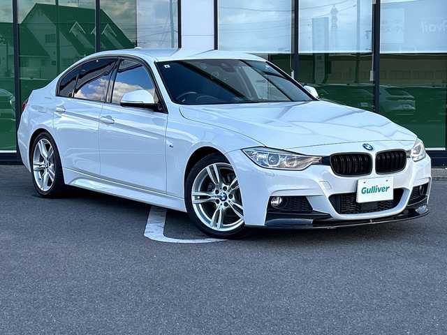 ＢＭＷ ３２０ｄ Mスポーツ 岐阜県 2015(平27)年 6.9万km アルピンホワイトⅢ 登録時走行距離68626km/8.8インチ純正ナビ/Bluetooth　Audio/SD/AUX/CD/DVD/バックカメラ/レーダークルーズコントロール/パドルシフト/ステアリングスイッチ/純正ドライブレコーダー(ND-DVR40)/ビルトインETC/プッシュスタート/電格ウィンカーミラー/オールオートパワーウィンドウ/社外エアロ(フロント、リアスポイラー)/純正AW/禁煙車/保証書/取説