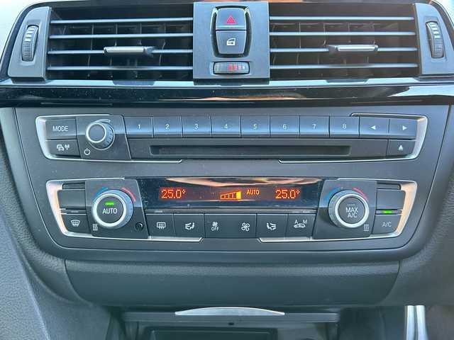 ＢＭＷ ３２０ｄ Mスポーツ 岐阜県 2015(平27)年 6.9万km アルピンホワイトⅢ 登録時走行距離68626km/8.8インチ純正ナビ/Bluetooth　Audio/SD/AUX/CD/DVD/バックカメラ/レーダークルーズコントロール/パドルシフト/ステアリングスイッチ/純正ドライブレコーダー(ND-DVR40)/ビルトインETC/プッシュスタート/電格ウィンカーミラー/オールオートパワーウィンドウ/社外エアロ(フロント、リアスポイラー)/純正AW/禁煙車/保証書/取説