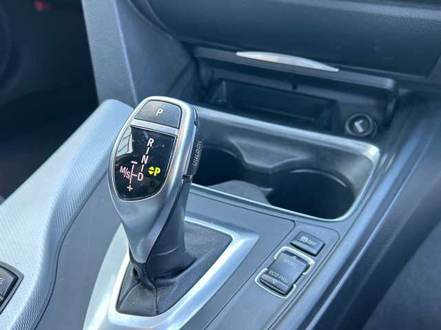 ＢＭＷ ３２０ｄ Mスポーツ 岐阜県 2015(平27)年 6.9万km アルピンホワイトⅢ 登録時走行距離68626km/8.8インチ純正ナビ/Bluetooth　Audio/SD/AUX/CD/DVD/バックカメラ/レーダークルーズコントロール/パドルシフト/ステアリングスイッチ/純正ドライブレコーダー(ND-DVR40)/ビルトインETC/プッシュスタート/電格ウィンカーミラー/オールオートパワーウィンドウ/社外エアロ(フロント、リアスポイラー)/純正AW/禁煙車/保証書/取説