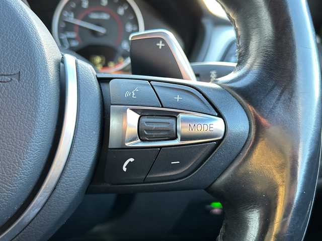 ＢＭＷ ３２０ｄ Mスポーツ 岐阜県 2015(平27)年 6.9万km アルピンホワイトⅢ 登録時走行距離68626km/8.8インチ純正ナビ/Bluetooth　Audio/SD/AUX/CD/DVD/バックカメラ/レーダークルーズコントロール/パドルシフト/ステアリングスイッチ/純正ドライブレコーダー(ND-DVR40)/ビルトインETC/プッシュスタート/電格ウィンカーミラー/オールオートパワーウィンドウ/社外エアロ(フロント、リアスポイラー)/純正AW/禁煙車/保証書/取説