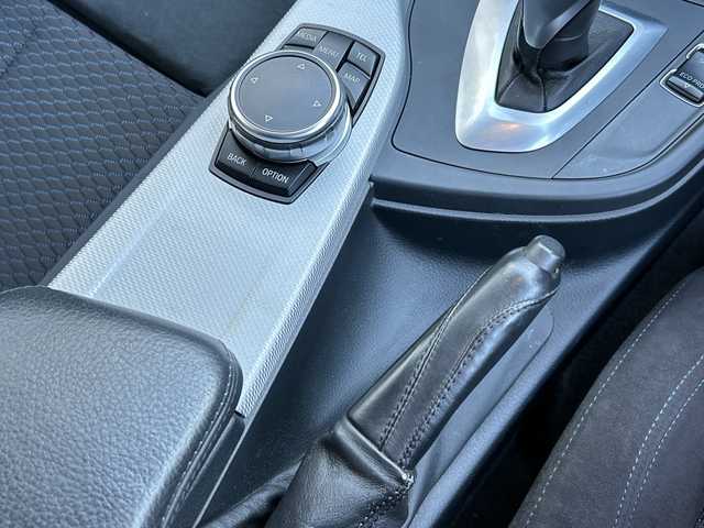 ＢＭＷ ３２０ｄ Mスポーツ 岐阜県 2015(平27)年 6.9万km アルピンホワイトⅢ 登録時走行距離68626km/8.8インチ純正ナビ/Bluetooth　Audio/SD/AUX/CD/DVD/バックカメラ/レーダークルーズコントロール/パドルシフト/ステアリングスイッチ/純正ドライブレコーダー(ND-DVR40)/ビルトインETC/プッシュスタート/電格ウィンカーミラー/オールオートパワーウィンドウ/社外エアロ(フロント、リアスポイラー)/純正AW/禁煙車/保証書/取説